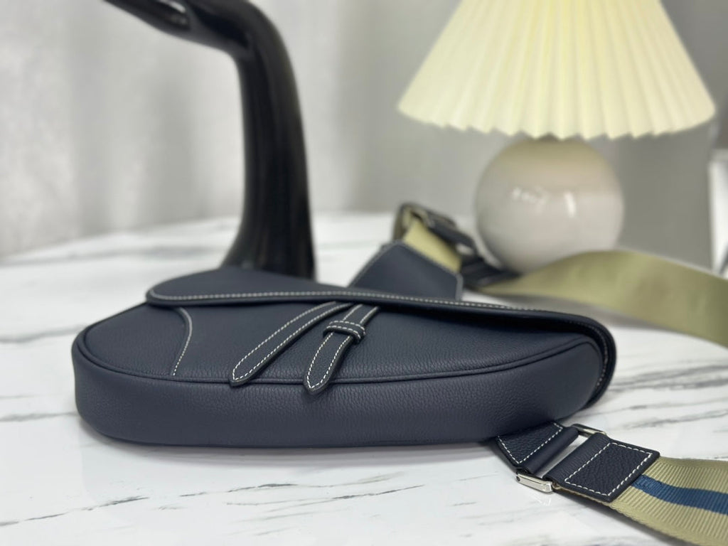 SATTEL 28 TASCHE IN SCHWARZEM LAMMLEDER