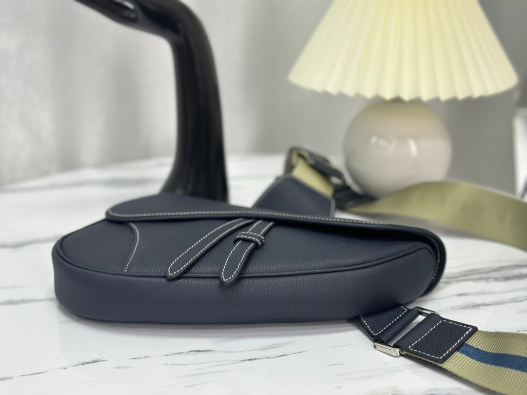 SATTEL 28 TASCHE IN SCHWARZEM LAMMLEDER