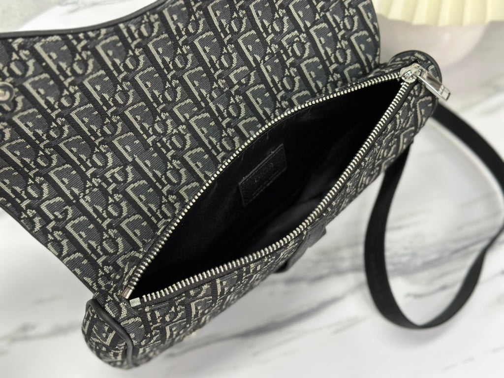 SADDLE 28 Tasche in Schwarz Obliqué Jacquard