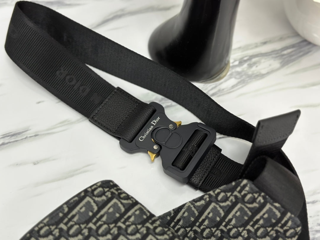 SADDLE 28 Tasche in Schwarz Obliqué Jacquard