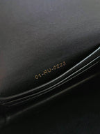 MINI-KETTENTASCHE 17 IN SCHWARZEM KALBSLEDER