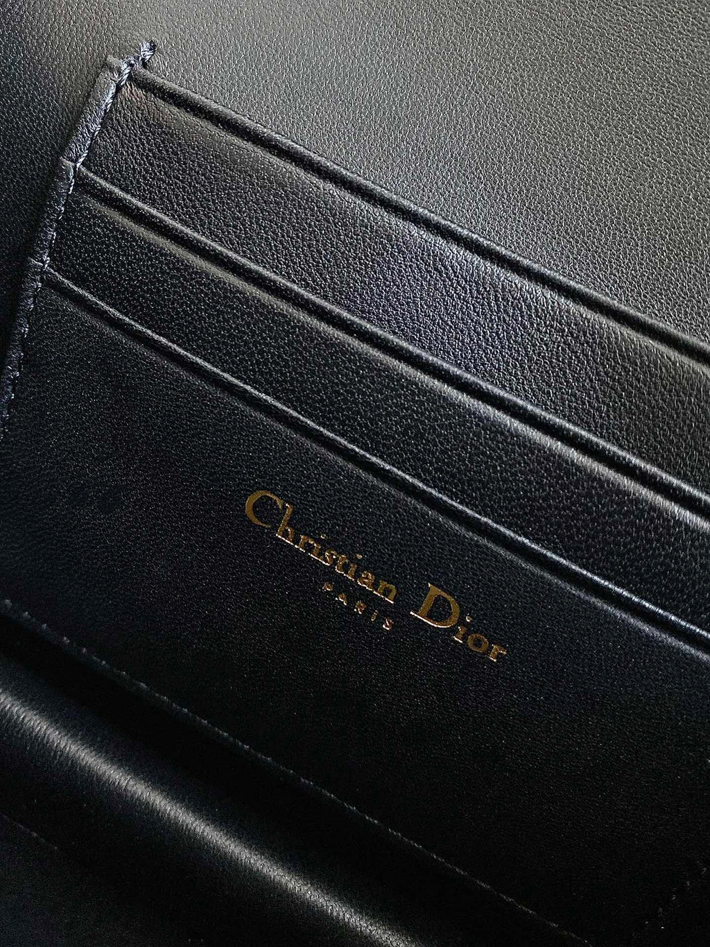 MINI-KETTENTASCHE 17 IN SCHWARZEM KALBSLEDER