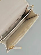 MINI-KETTENTASCHE 17 IN BEIGEM KALBSLEDER