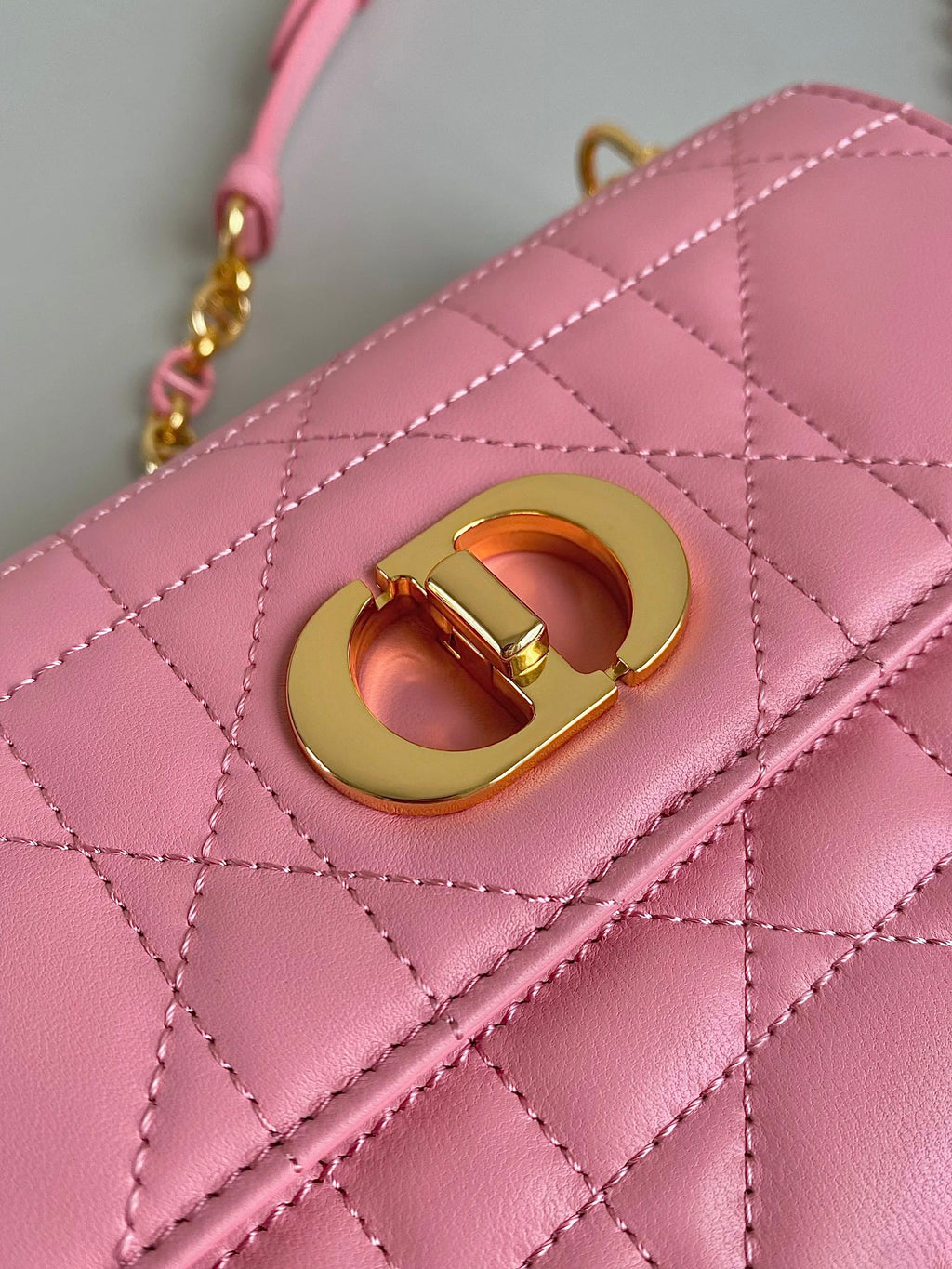 MINI-KETTENTASCHE 17 IN HELLROSA KALBSLEDER