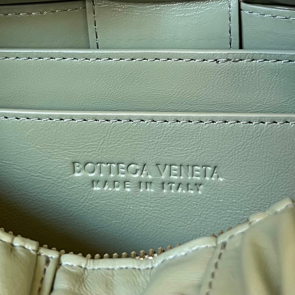 Kleine Brick-Kassette, 23 Zoll, Sumpfgrün, weiches Lammfell