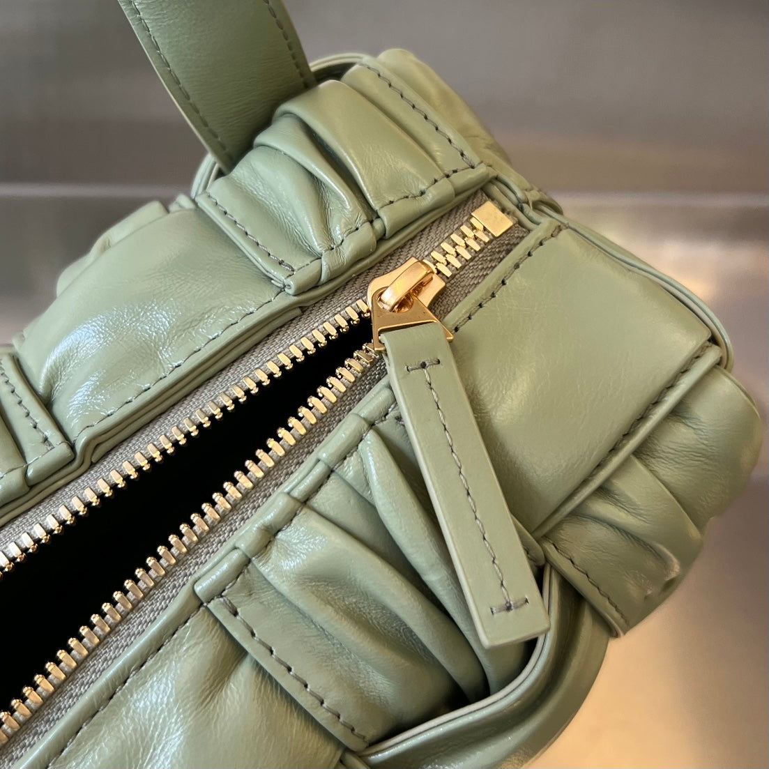 Kleine Brick-Kassette, 23 Zoll, Sumpfgrün, weiches Lammfell