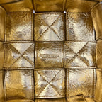 KLEINER KASSETTEN-BUCKET 18 IN GOLD-METALLIC WEICHES LAMMLEDER