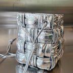 KLEINER KASSETTEN-BUCKET 18 ZOLL SILBER-METALLIC WEICHES LAMMLEDER