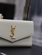 UPTOWN GELDBÖRSE 21 ZOLL WEISSES KROKODILMUSTER-KALBLEDER GOLDENES LOGO