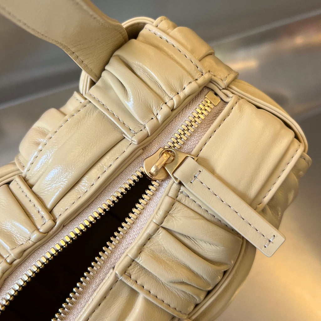 Kleine Brick-Kassette, 23 Zoll, blondes Beige, weiches Lammfell