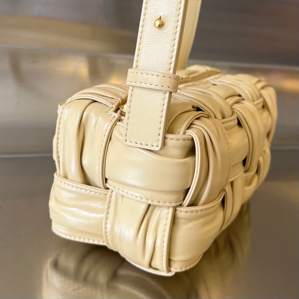 Kleine Brick-Kassette, 23 Zoll, blondes Beige, weiches Lammfell