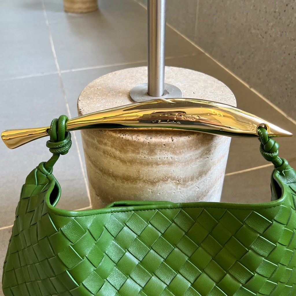 Sardine 33 mit Kette in smaragdgrünem Lammleder