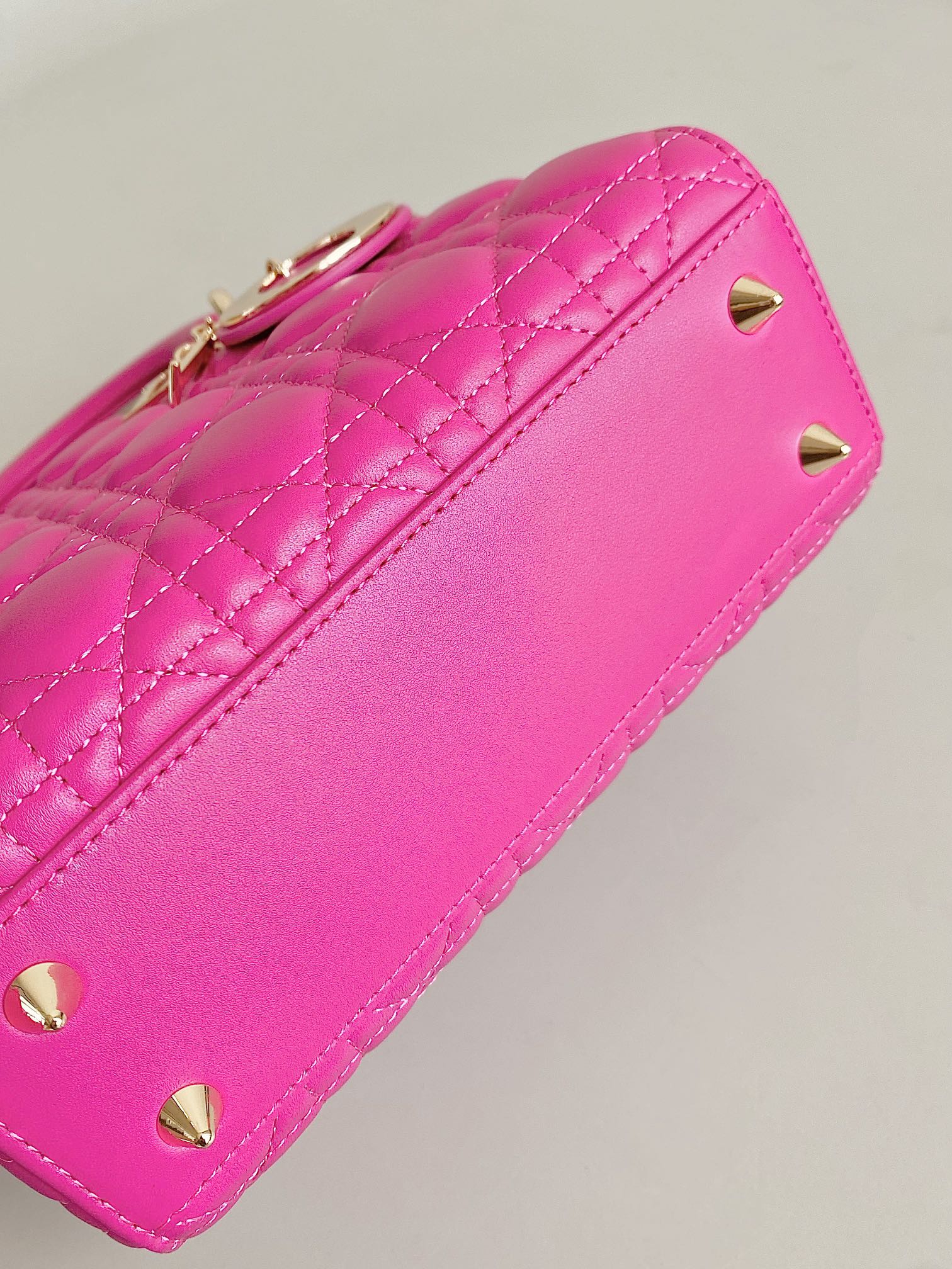 MEDIUM LADY 20 HANDBAG IN HOT PINK LAMBSKIN