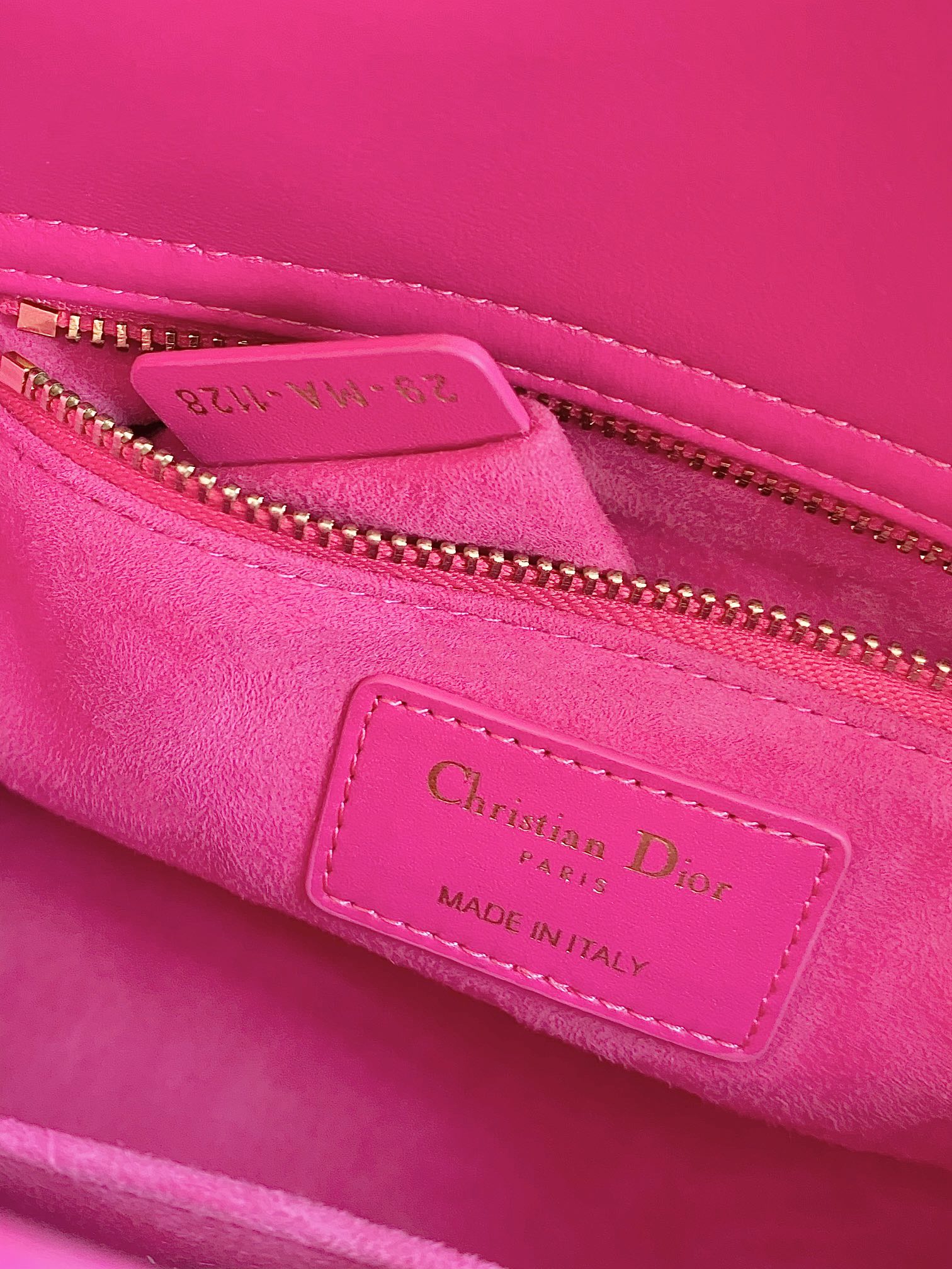 MITTLERE DAMENHANDTASCHEN 20 AUS HEISSROSA LAMMLEDER