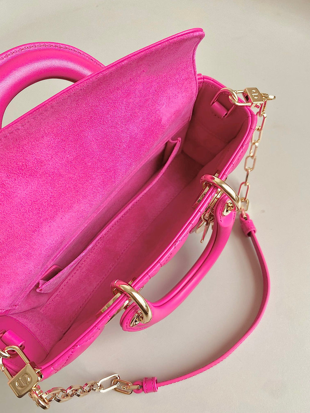 D-JOY TASCHE 22 IN ROSA LAMMLEDER