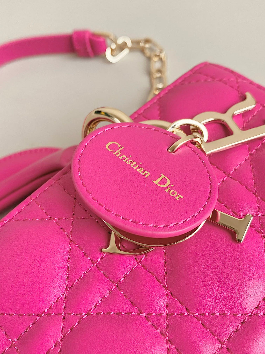 D-JOY TASCHE 22 IN ROSA LAMMLEDER
