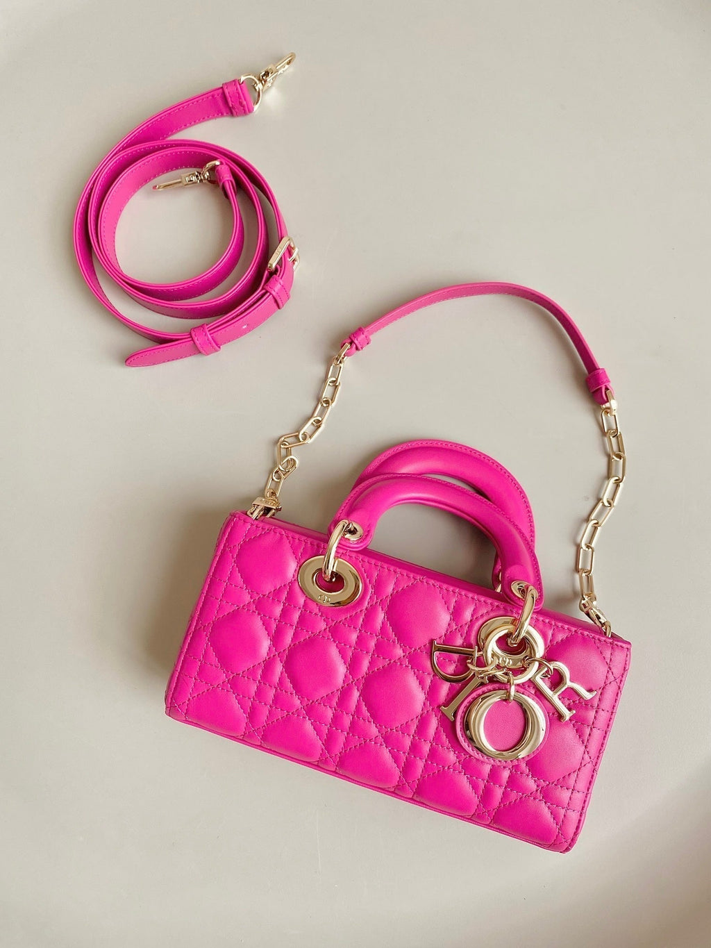 D-JOY TASCHE 22 IN ROSA LAMMLEDER