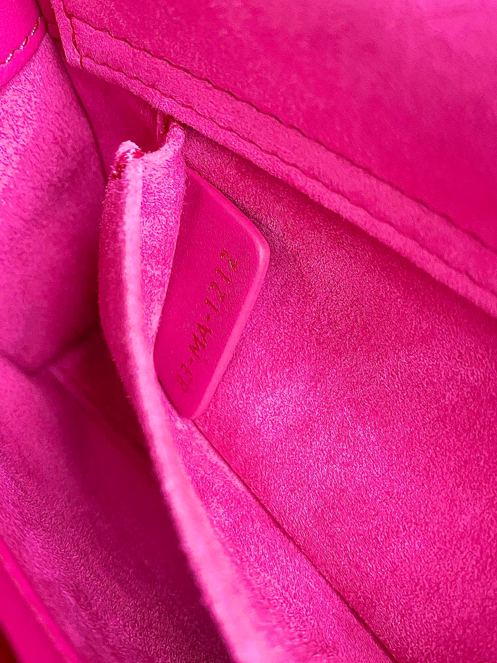 D-JOY TASCHE 22 IN ROSA LAMMLEDER