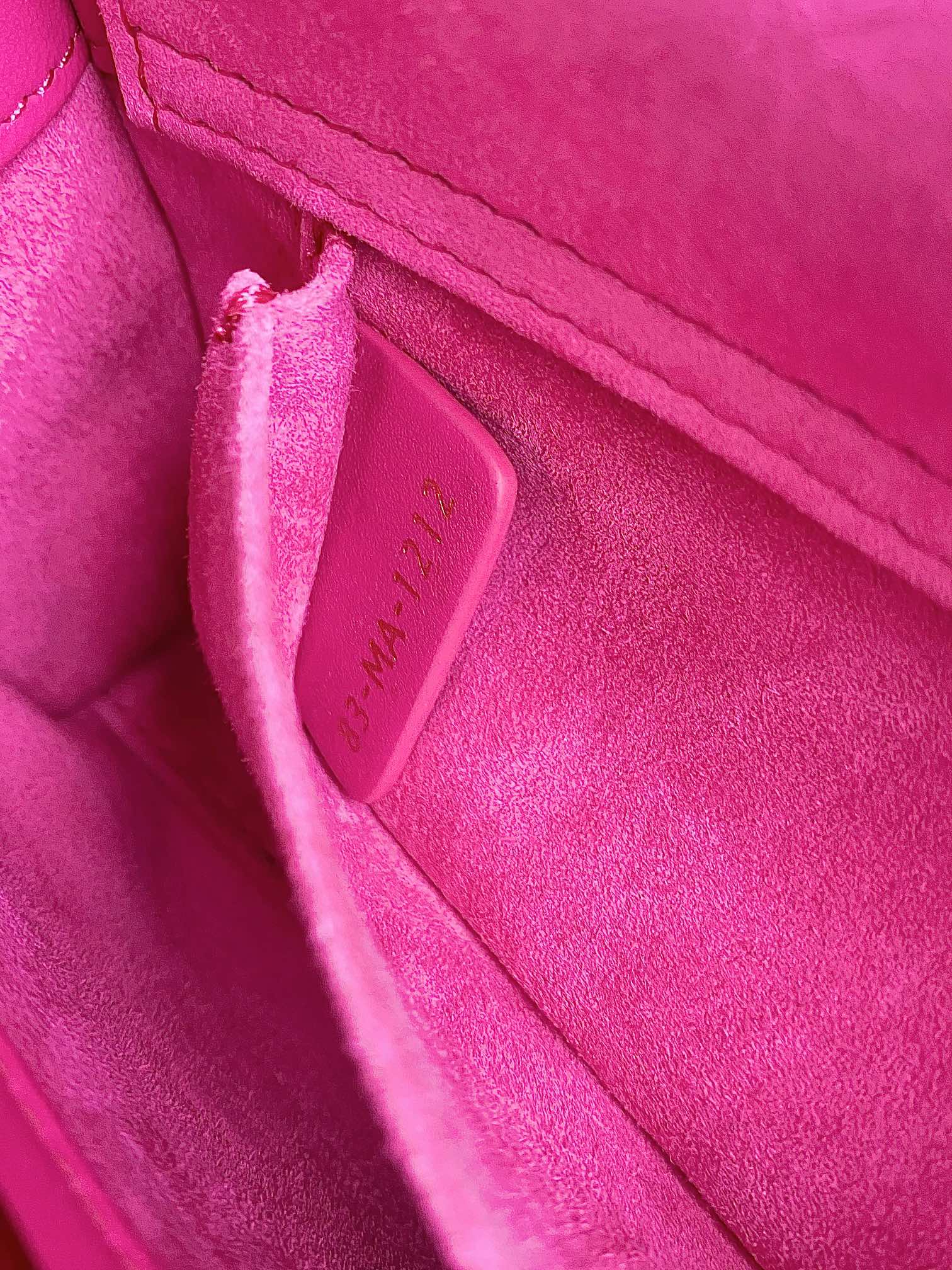 D-JOY TASCHE 22 IN ROSA LAMMLEDER