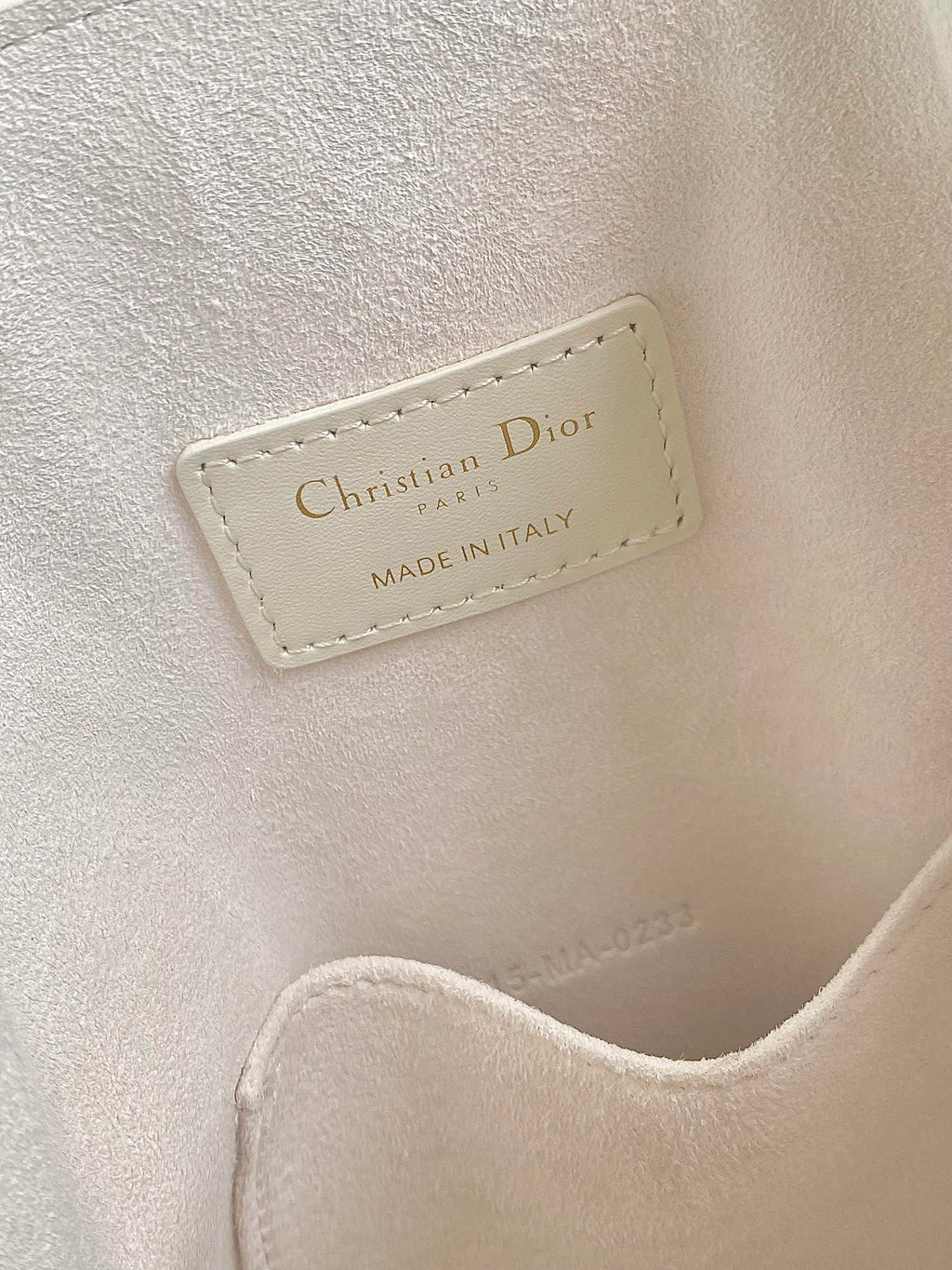 MEDIUM C'EST 24 IN WEISSEM CD-GEPRÄGTEM KALBSLEDER