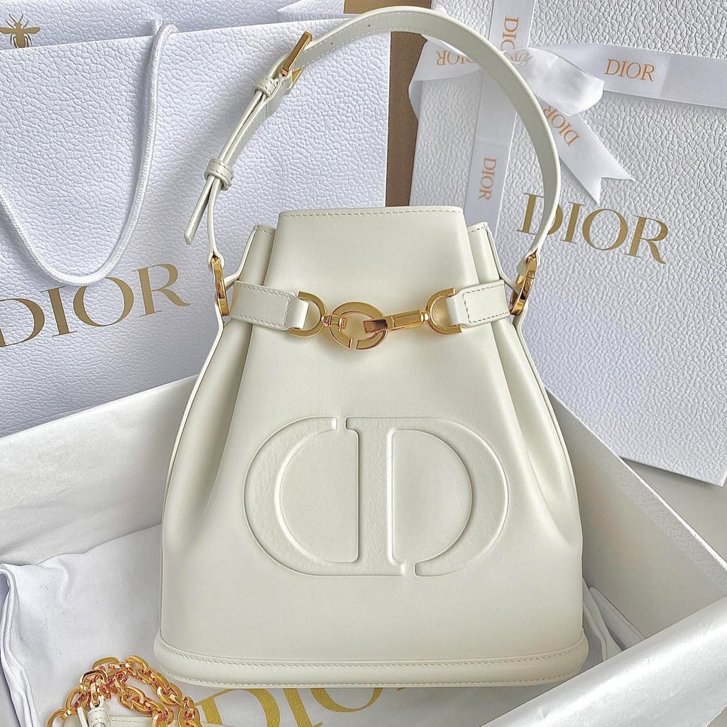 MEDIUM C'EST 24 IN WEISSEM CD-GEPRÄGTEM KALBSLEDER