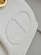 MEDIUM C'EST 24 IN WEISSEM CD-GEPRÄGTEM KALBSLEDER