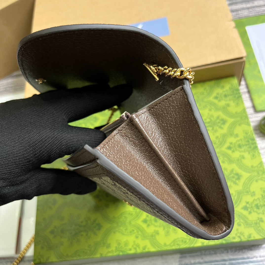 BLONDIE SCHULTERTASCHE 21 IN BEIGE MONOGRAMM-CANVAS UND DUNKELBRAUNEM KALBSLEDERBESATZ GOLDENE HALSBÄNDER