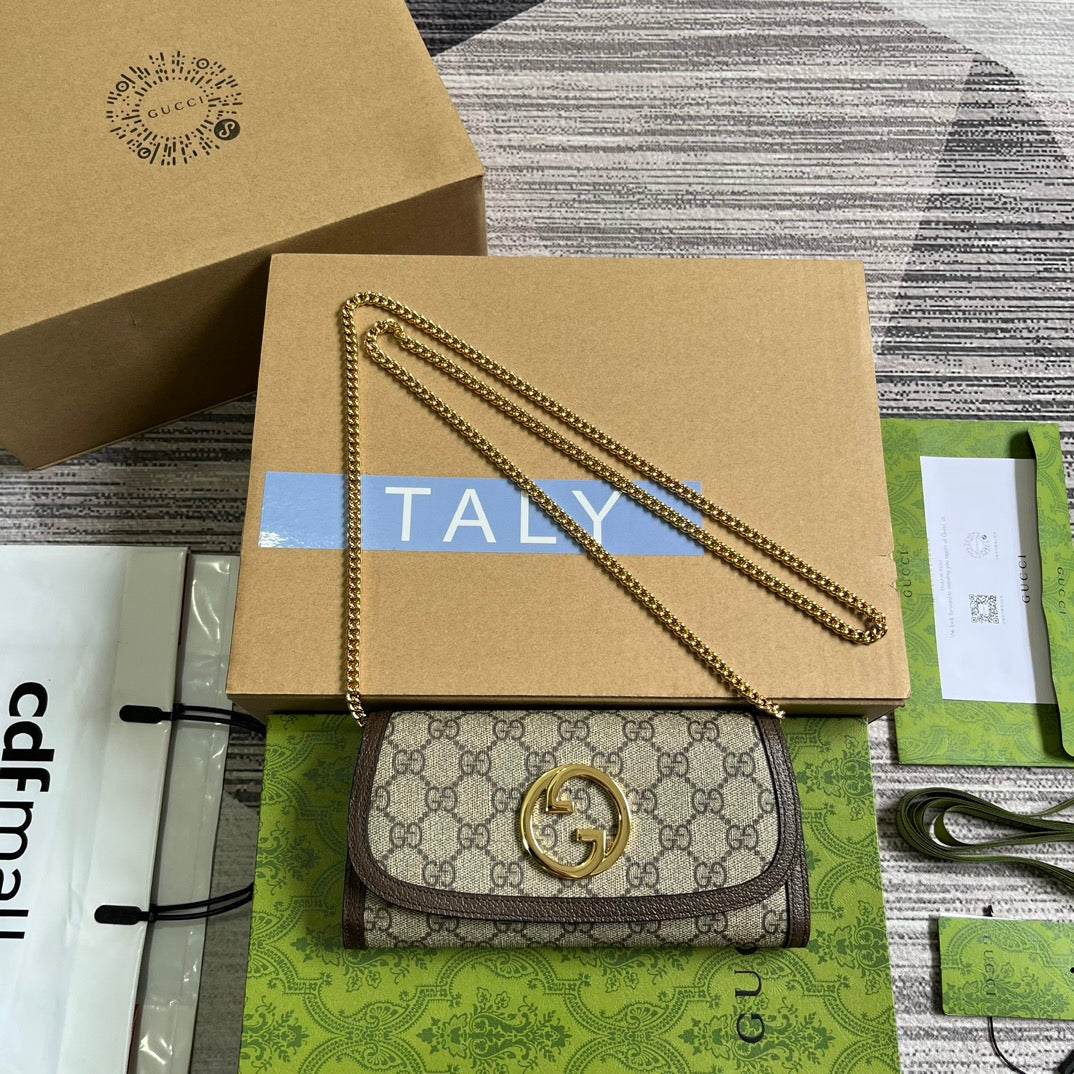 BLONDIE SCHULTERTASCHE 21 IN BEIGE MONOGRAMM-CANVAS UND DUNKELBRAUNEM KALBSLEDERBESATZ GOLDENE HALSBÄNDER