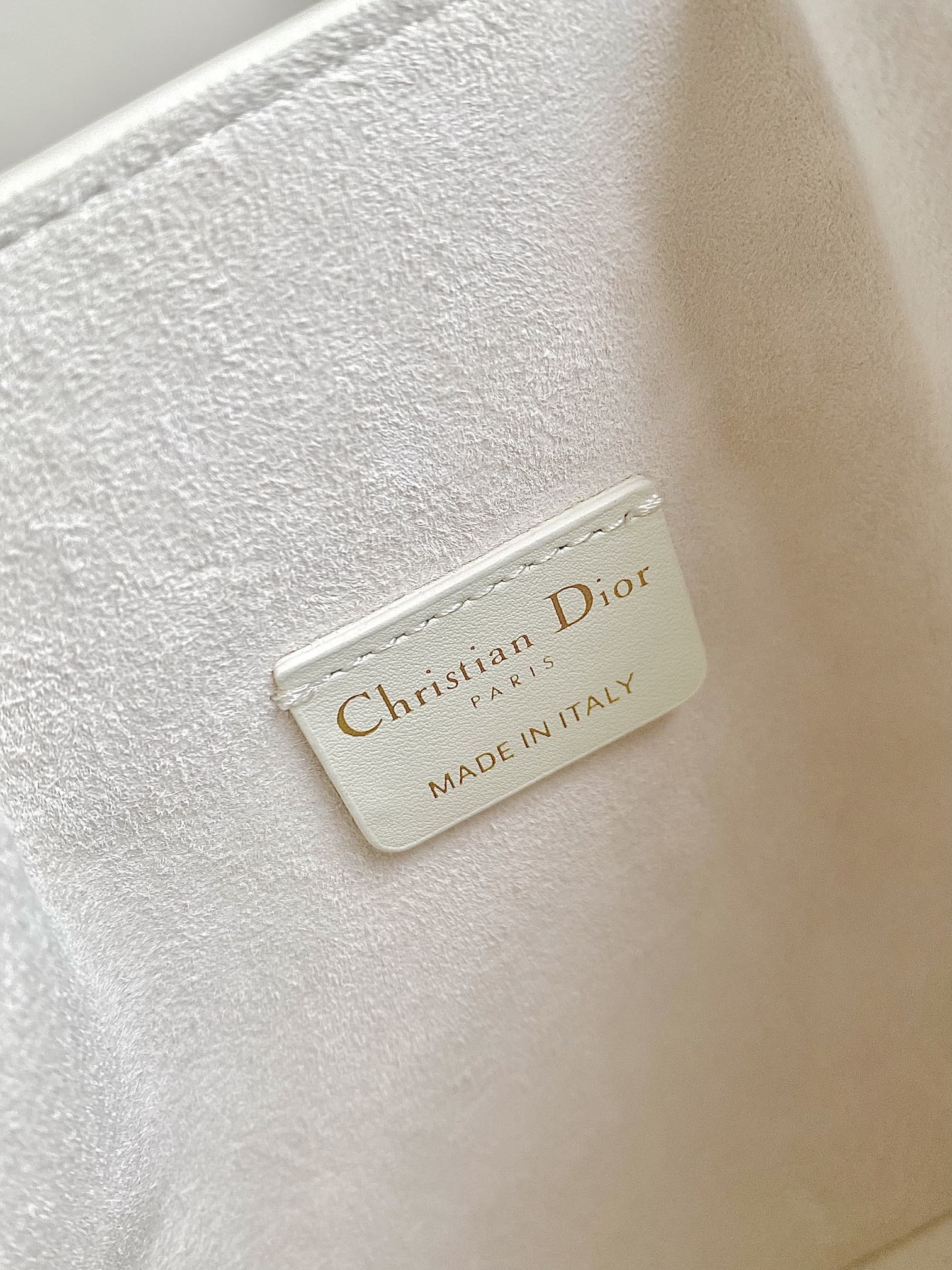 SMALL C'EST 18 IN WEISSEM CD-GEPRÄGTEM KALBSLEDER