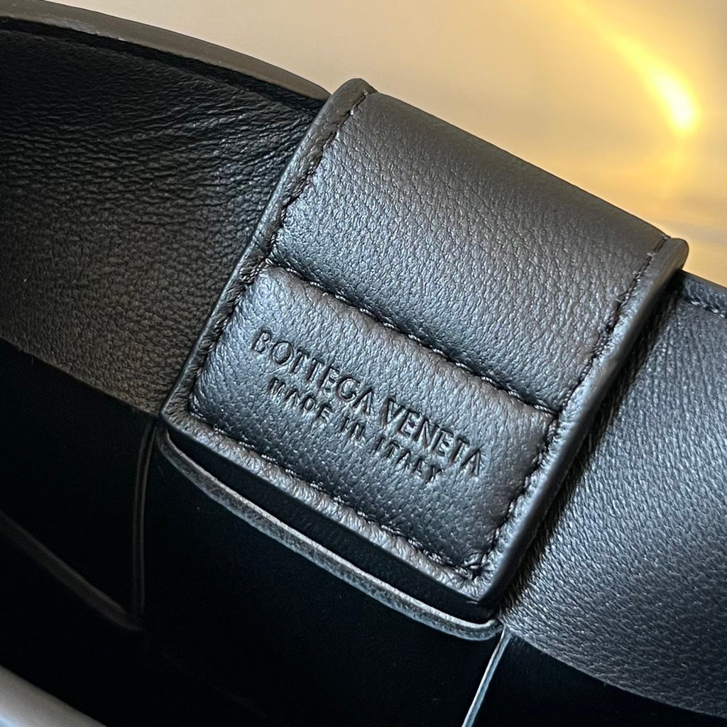 Handytasche 18 Zoll aus schwarzem Lammleder