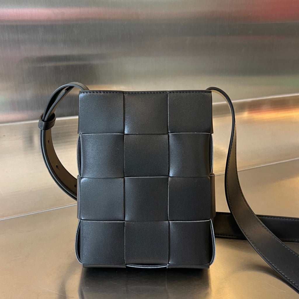 Handytasche 18 Zoll aus schwarzem Lammleder