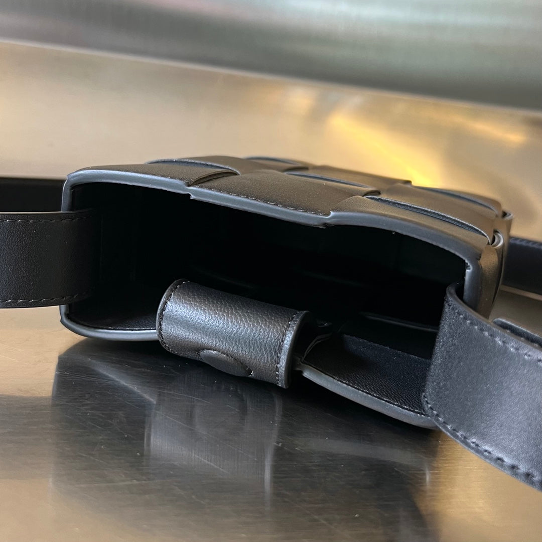 Handytasche 18 Zoll aus schwarzem Lammleder