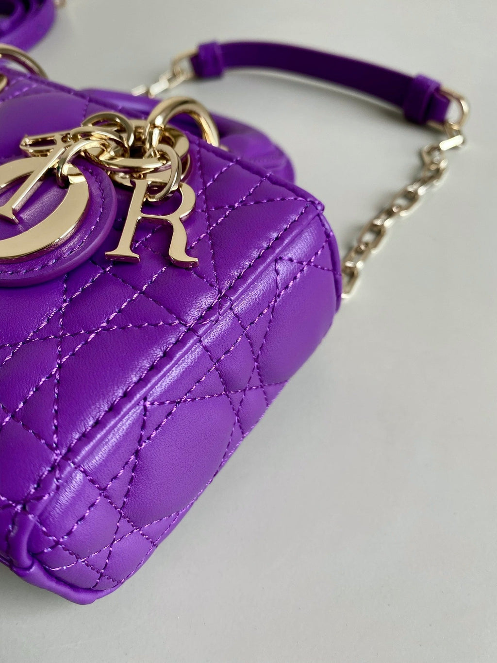MINI D-JOY TASCHE 17 IN VIOLETT-LILA LAMMLEDER