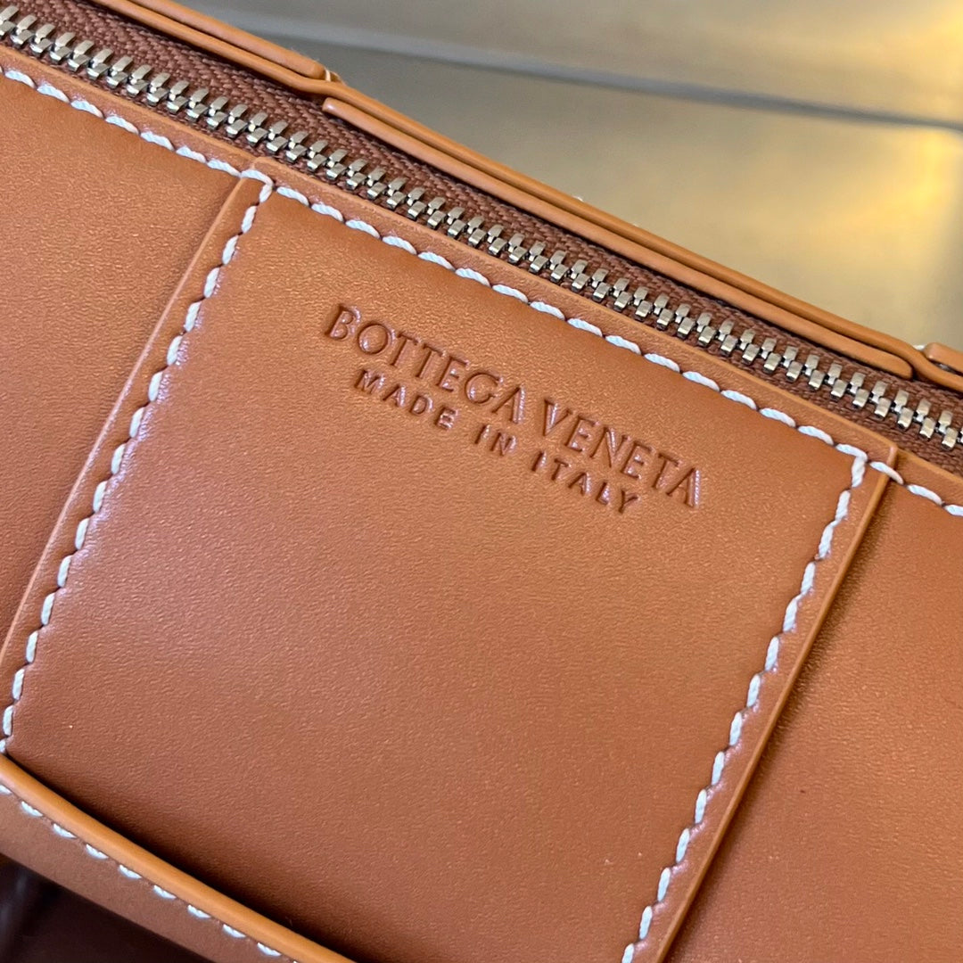 KLEINE ZYLINDERKASSETTE 21 ZOLL ROHES SIENNA-KALBSTLEDER