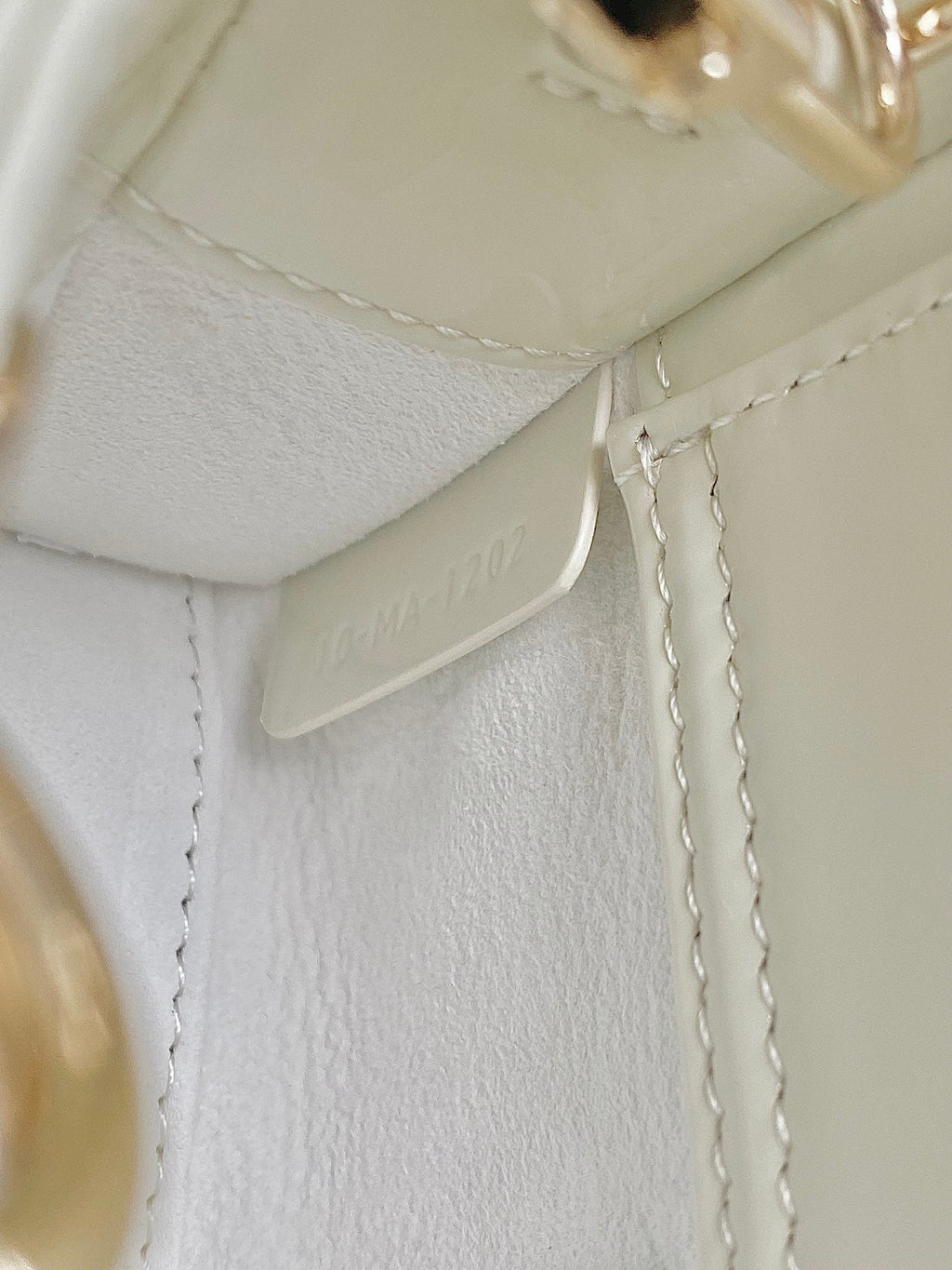 MINI D-JOY TASCHE 17 IN WEISSEM LAMMLEDER