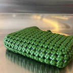 Sardinen, 29 Stück, in grünem Lammfell