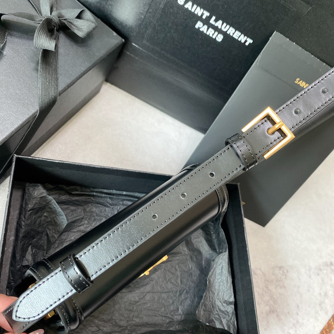 SOLFERINO KLEINE SATCHEL 19 IN SCHWARZEM KALBSLEDER GOLDENES LOGO