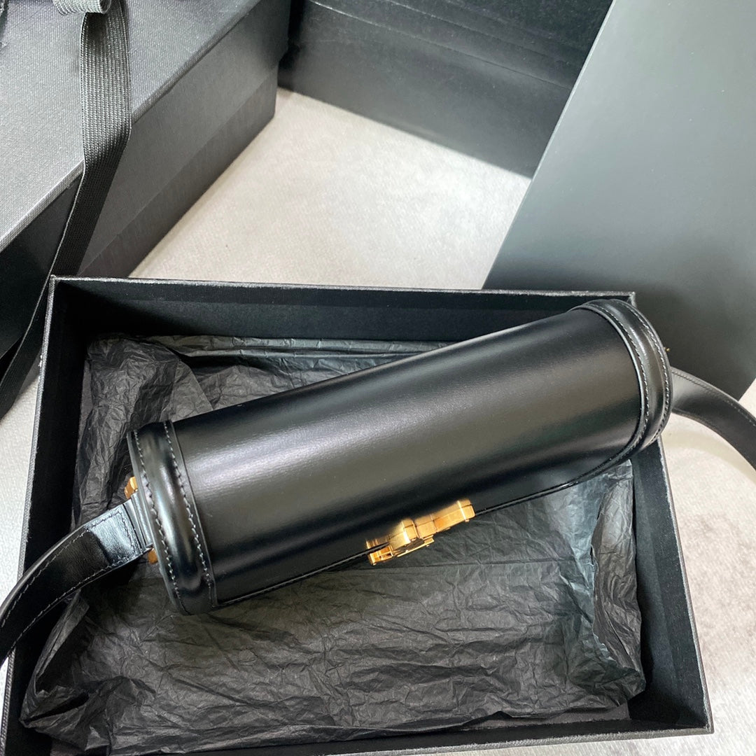 SOLFERINO KLEINE SATCHEL 19 IN SCHWARZEM KALBSLEDER GOLDENES LOGO