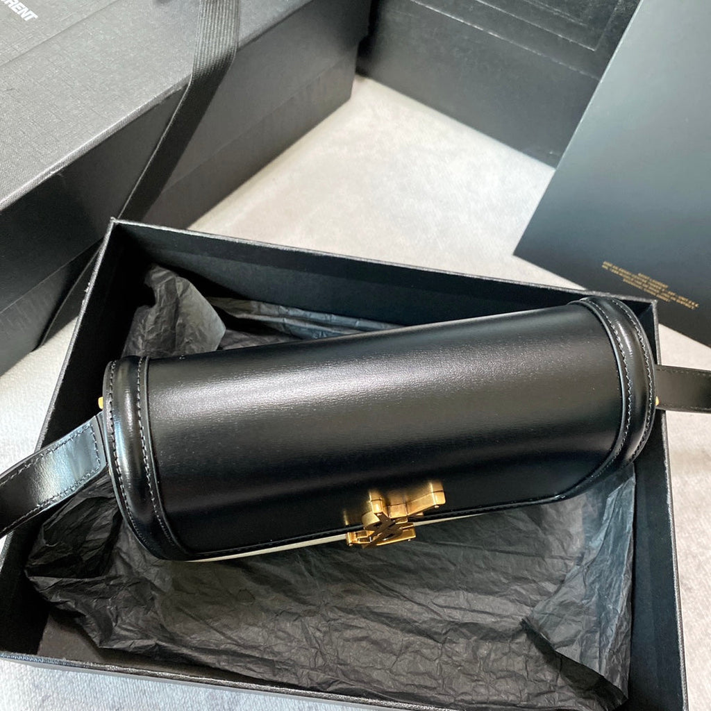 SOLFERINO KLEINE SATCHEL 19 IN SCHWARZ-WEISSEM KALBSLEDER GOLDENES LOGO