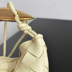 Sardine 20 mit Kette in gelb-cremefarbenem Lammleder