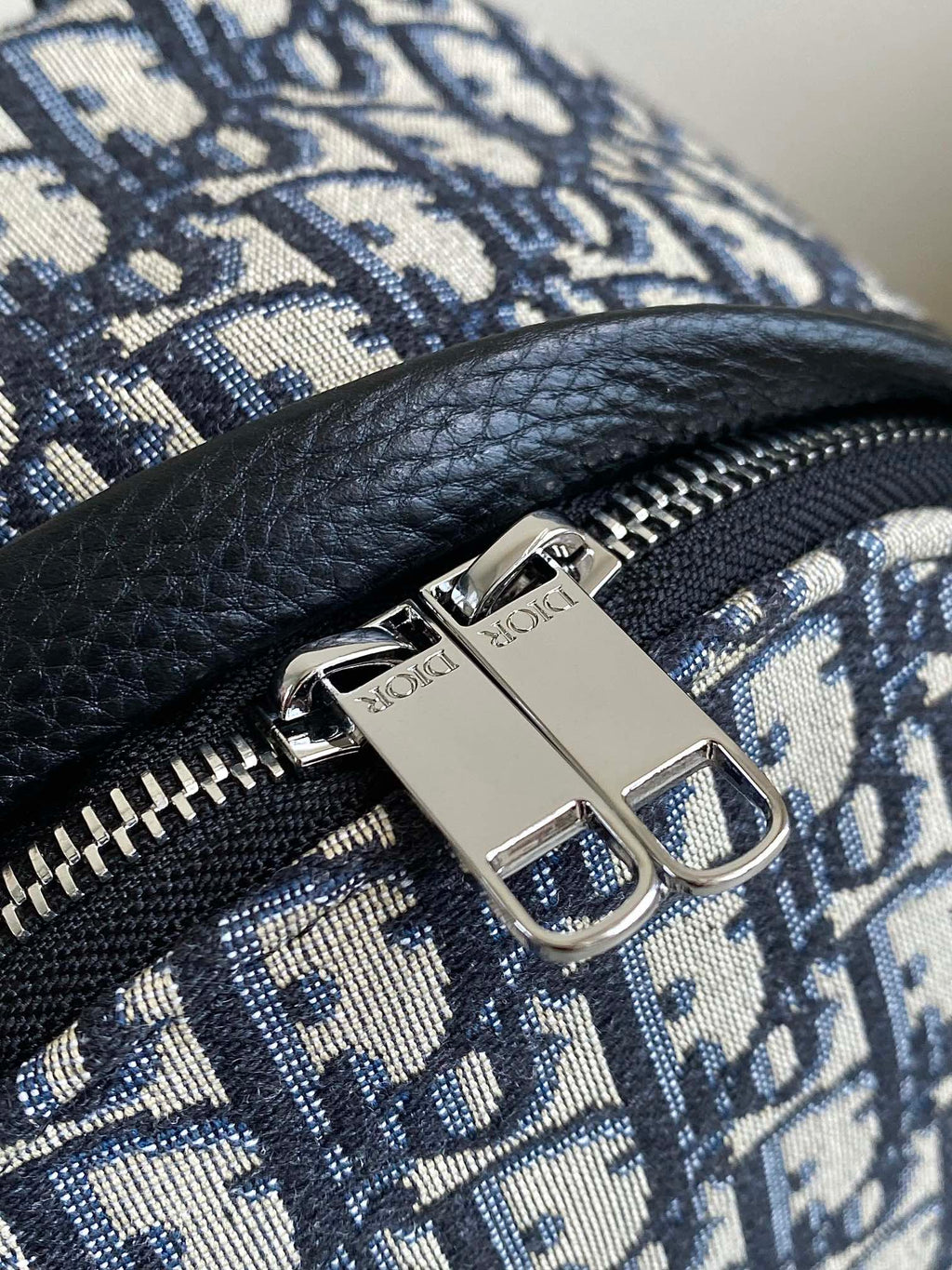 GROSSER RUCKSACK 42 BLAU SCHRÄGJACQUARD