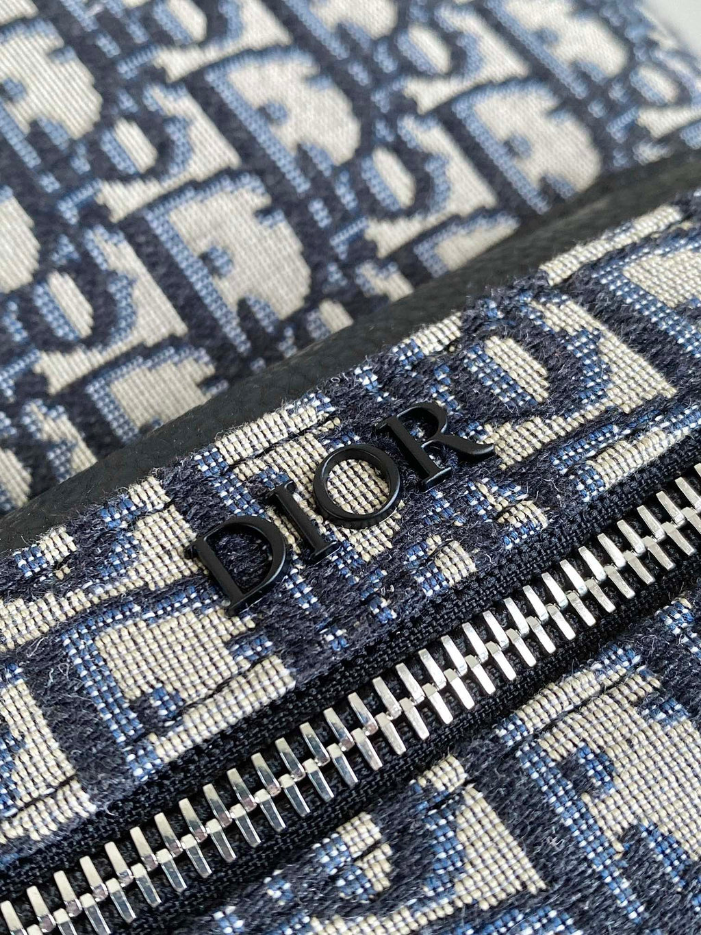 GROSSER RUCKSACK 42 BLAU SCHRÄGJACQUARD