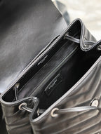 LOU RUCKSACK 33 IN SCHWARZ GESTEPPTES KALBSLEDER SILBERNE BESCHLÄGE