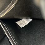 CASSETTE 23 AUS SCHWARZEM KALBSLEDER MIT WELLENMUSTER