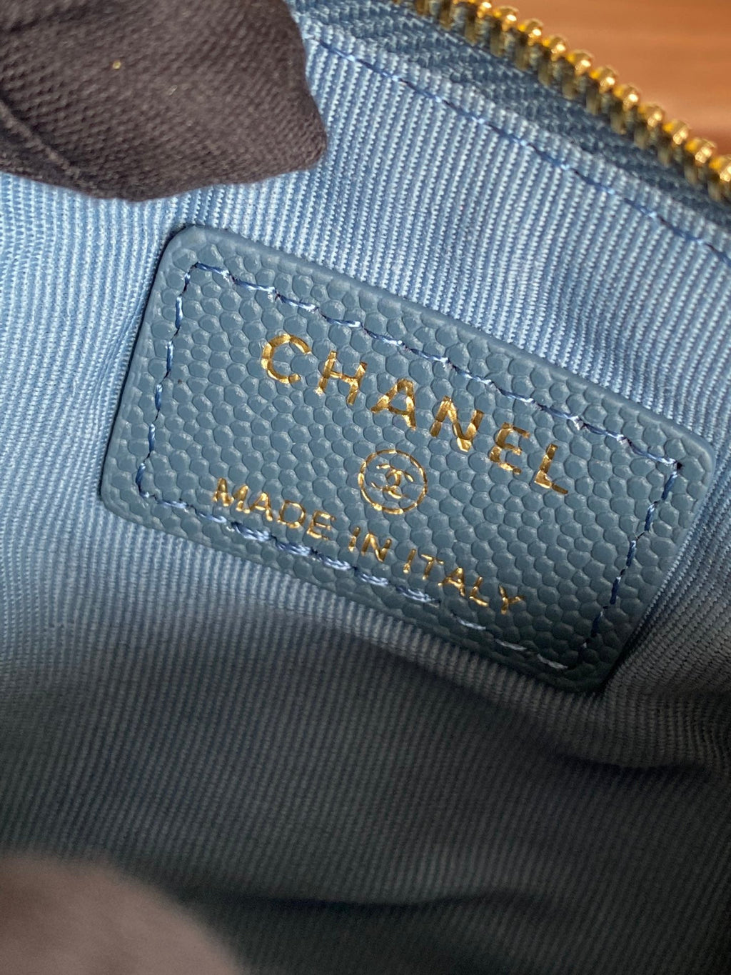 CC CLASSIC KLEINE 15-ZIP-TASCHE IN TÜRKISGRÜNEM GENARBINETEM KALBSLEDER