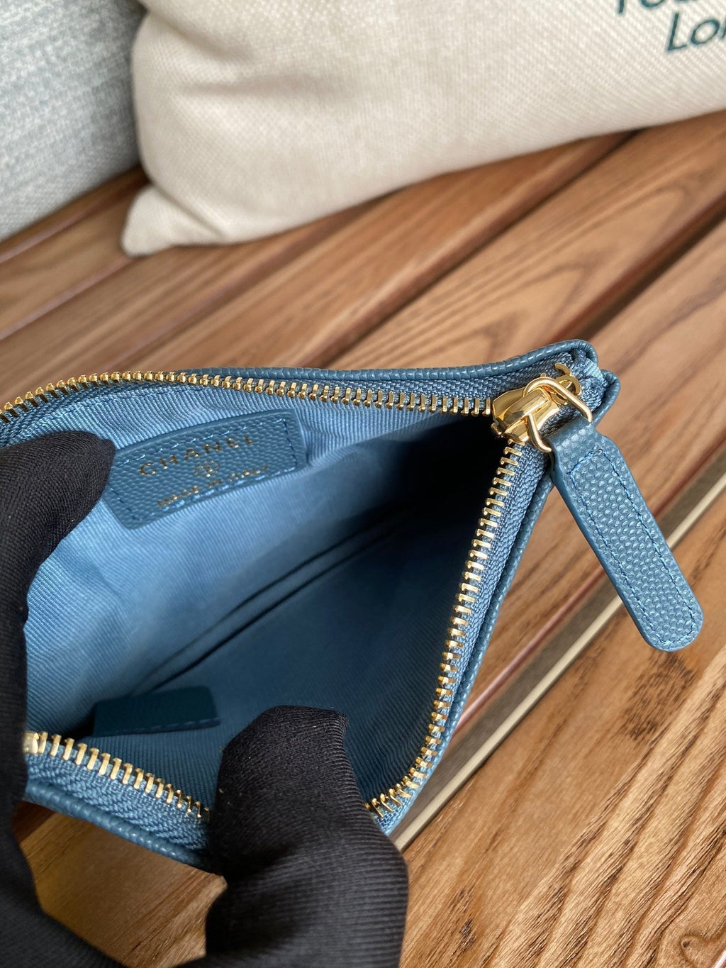 CC CLASSIC KLEINE 15-ZIP-TASCHE IN TÜRKISGRÜNEM GENARBINETEM KALBSLEDER