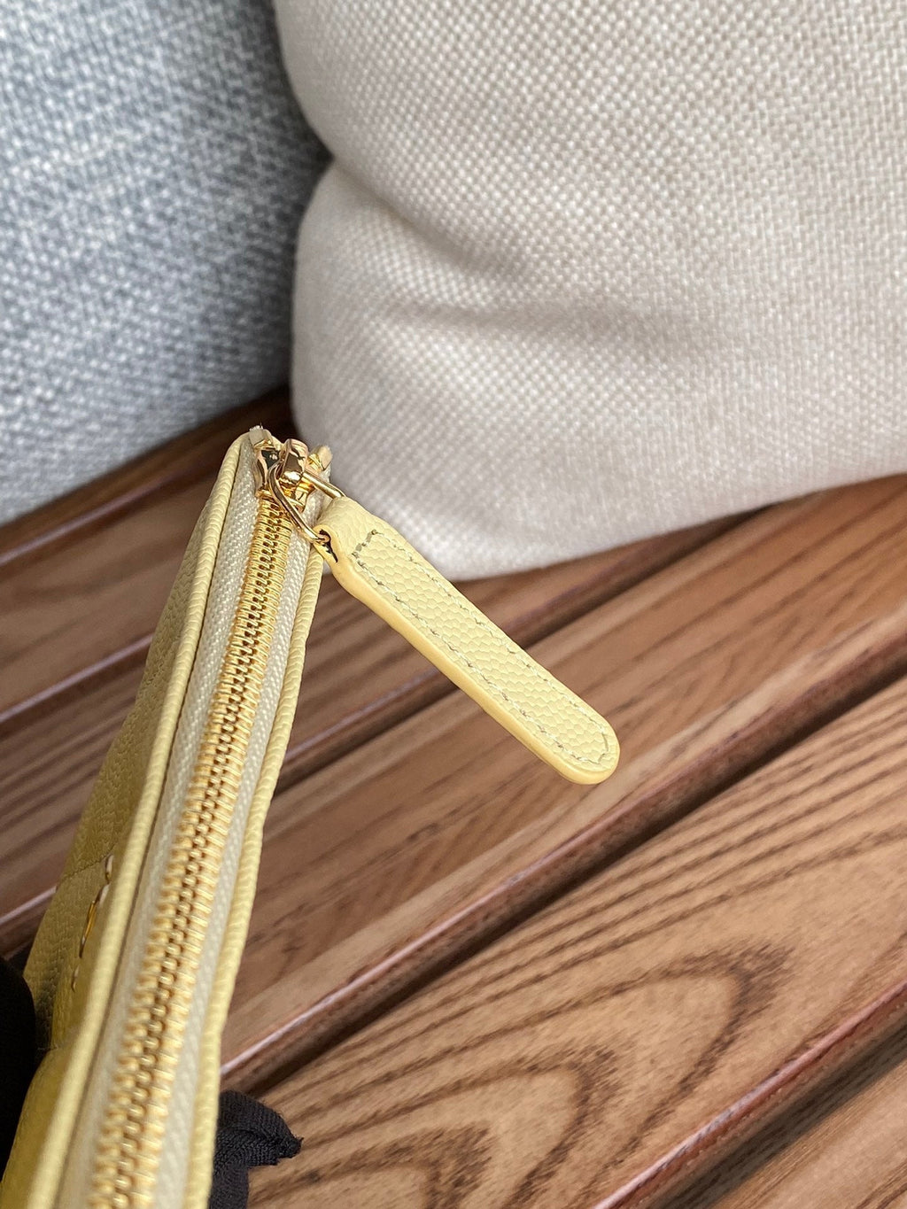 CC CLASSIC KLEINER 15-ZIP-BEUTEL AUS GELBEM MAISGEKORNTEM KALBSLEDER