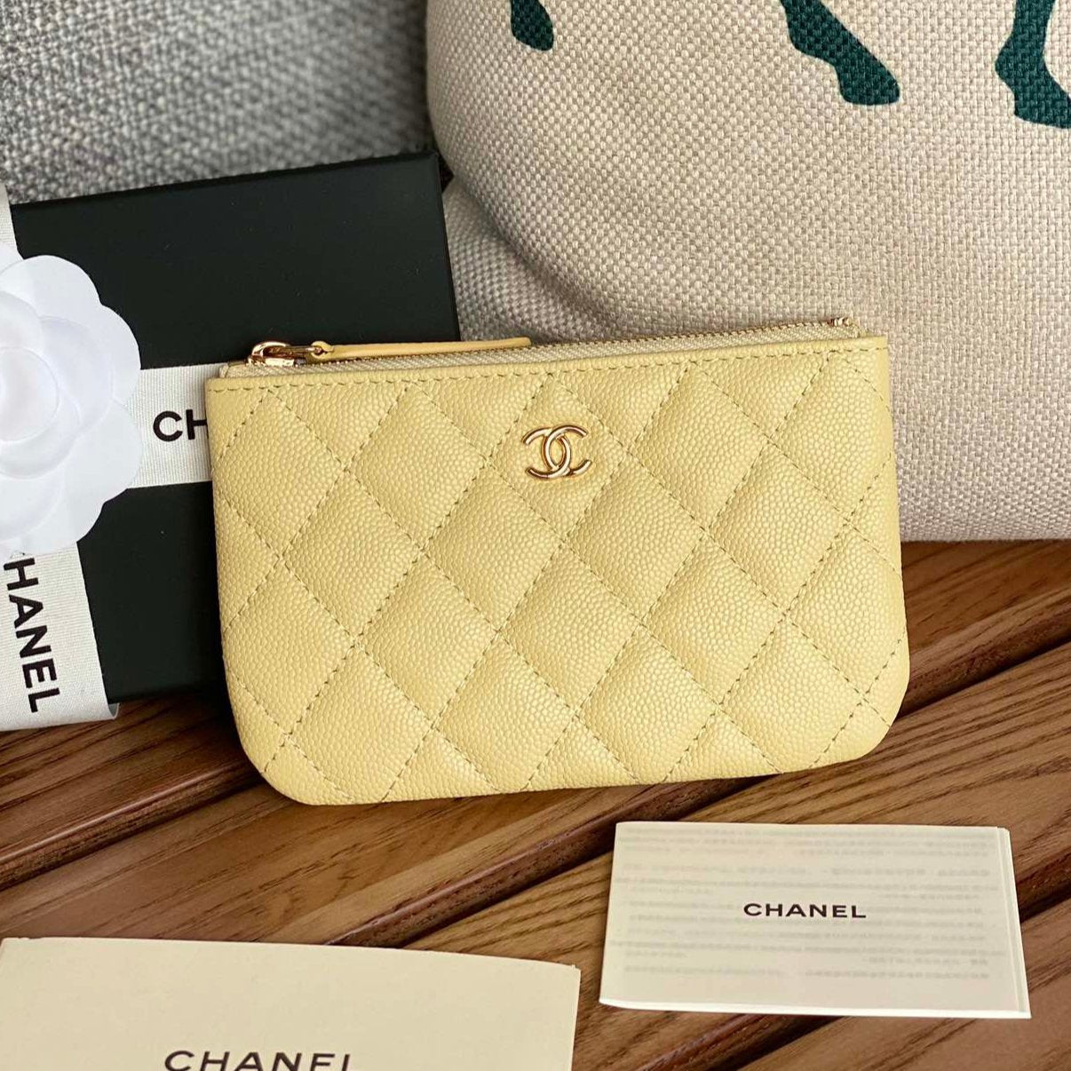 CC CLASSIC KLEINER 15-ZIP-BEUTEL AUS GELBEM MAISGEKORNTEM KALBSLEDER