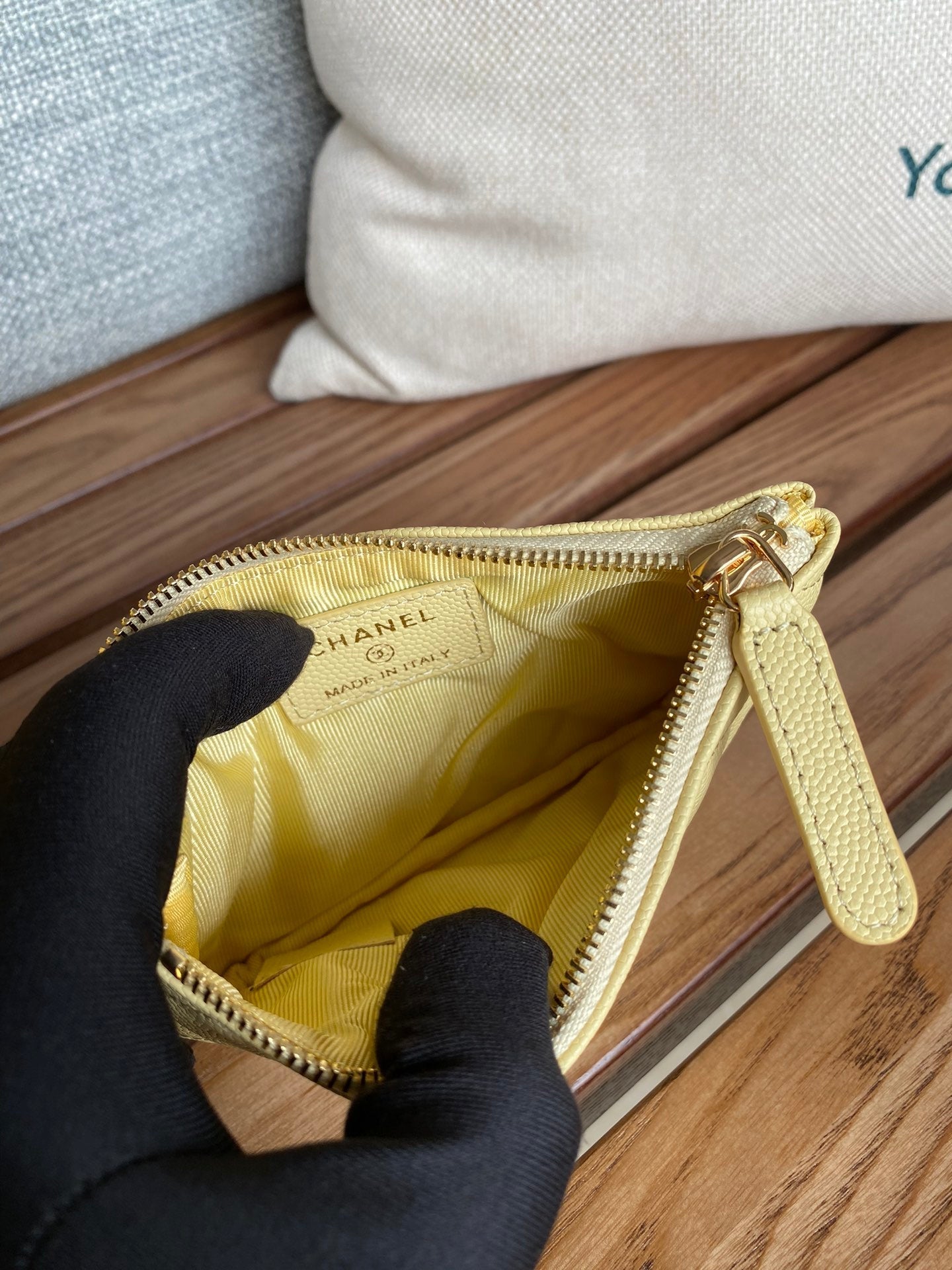 CC CLASSIC KLEINER 15-ZIP-BEUTEL AUS GELBEM MAISGEKORNTEM KALBSLEDER