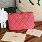 CC CLASSIC KLEINE 15-ZIP-TASCHE IN ROTEM NARBENFARBENEM KALBSLEDER